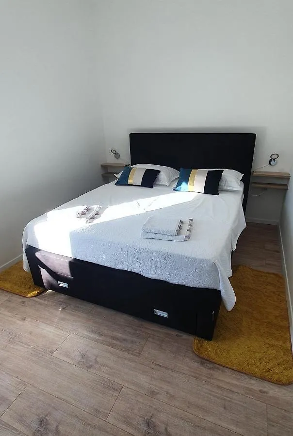 Crni Apartman Kukljica Apartment