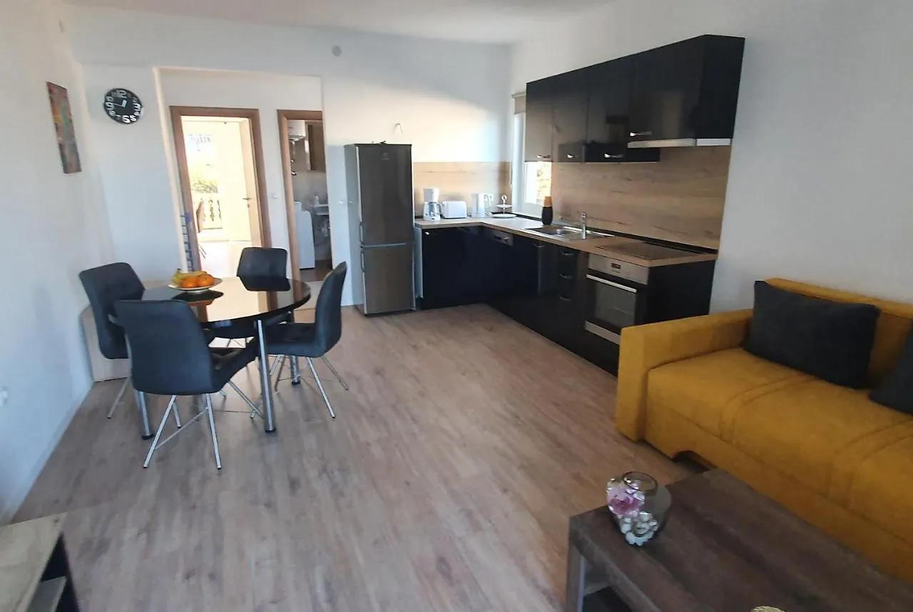 Apartment Crni Apartman Kukljica